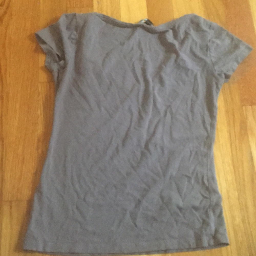 Basic H&M Tee!! 💜 - Picture 3 of 4